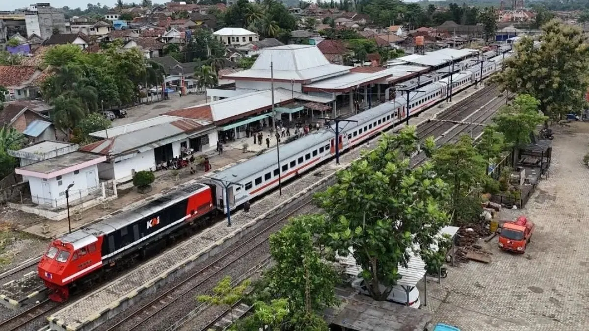 PT KAI mengirim 25 unit sarana kereta dari Jakarta ke Lampung dan Sumatra Selatan. (Antara)