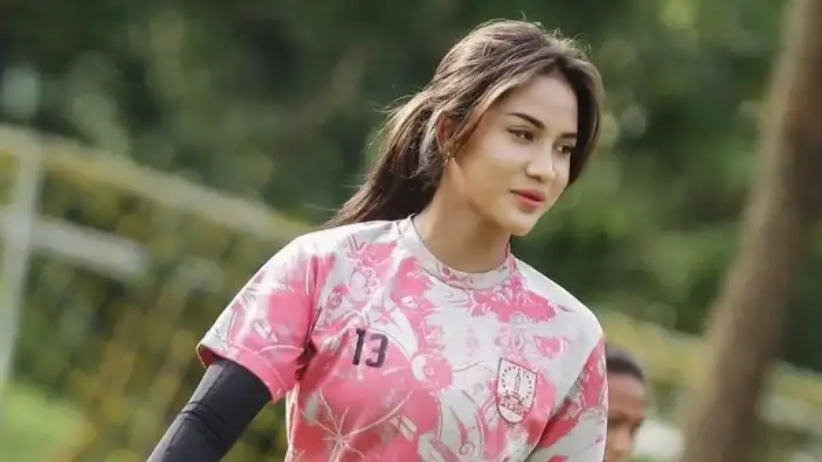 Shafira Ika Putri, bek cantik Timnas Wanita Indonesia yang sukses bersinar bersama Garuda Pertiwi dan Persis Women. (Instagram/shafiraikaputri13)
