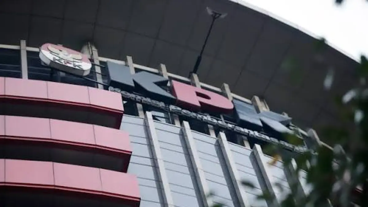 KPK menduga mantan Direktur Prasarana Perkeretaapian DJKA Kemenhub Harno Trimadi menerima gratifikasi dari sejumlah kepala Balai Kemenhub. (JawaPos.com)