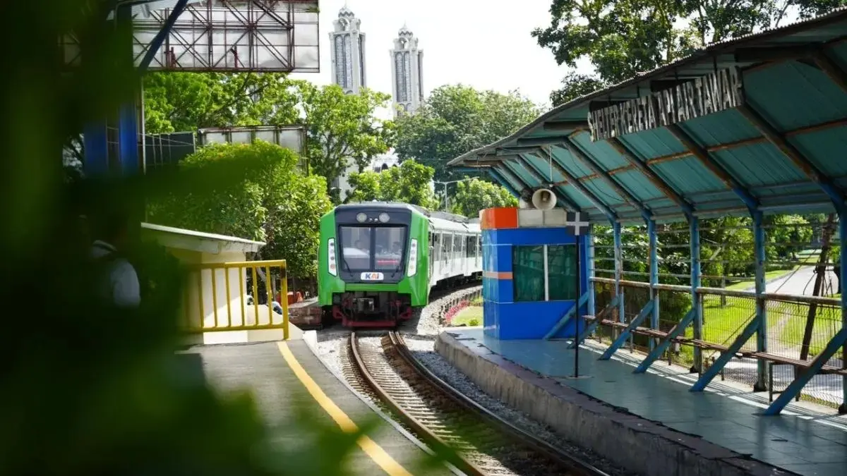 Mobilitas masyarakat Kota Padang kian bergeser ke transportasi publik berbasis rel. (Antara)