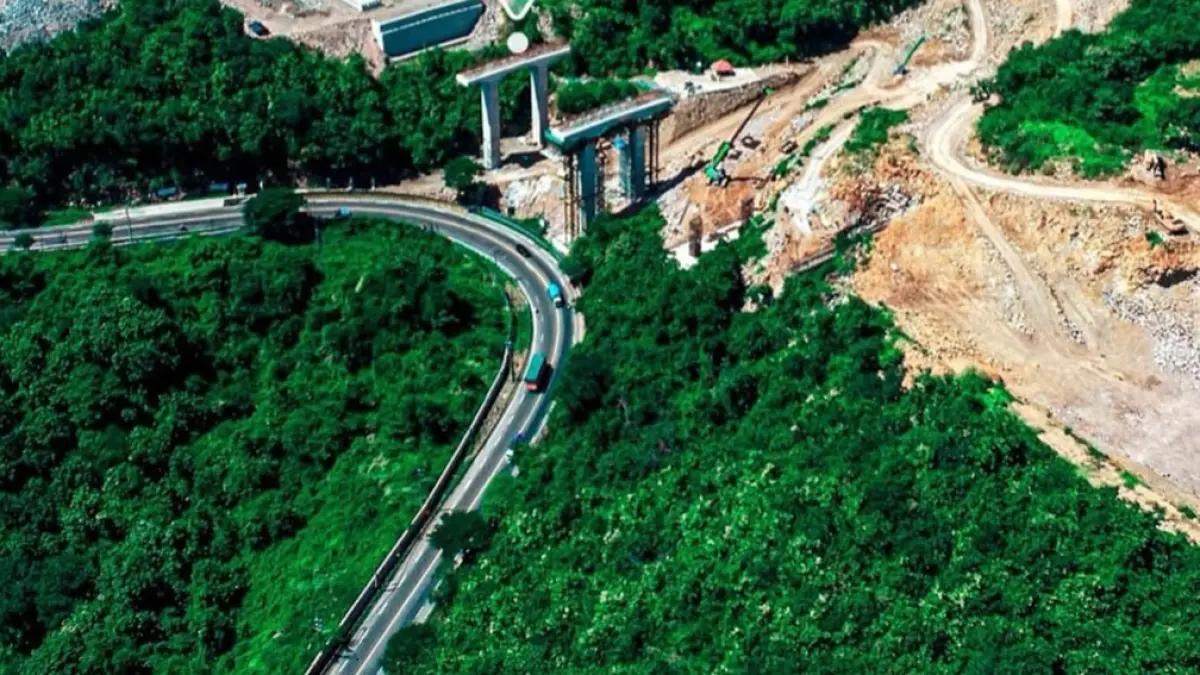 Proses pembangunan jalan tol Prosiwangi beberapa waktu lalu. Ruas Gending-Besuki kini sudah selesai. Tingga menunggu uji kelaikan untuk beroperasi secara penuh Juli 2026 mendatang. (Instagram @ptwijayakarya)