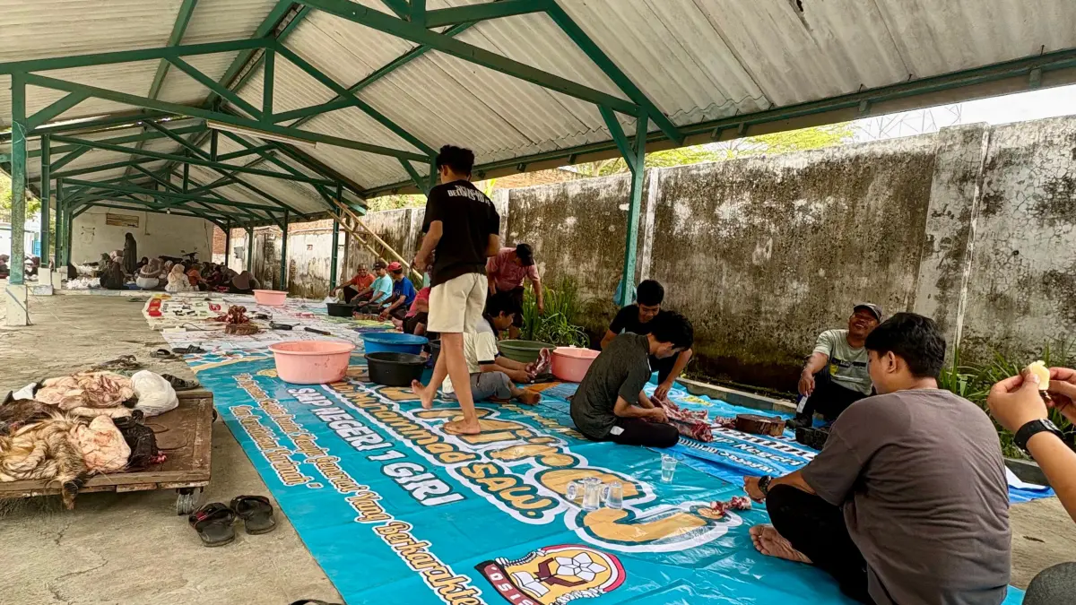 SMPN 1 Giri Banyuwangi menyembelih 3 sapi dan 4 kambing pada Idul Adha 2026. (Istimewa)