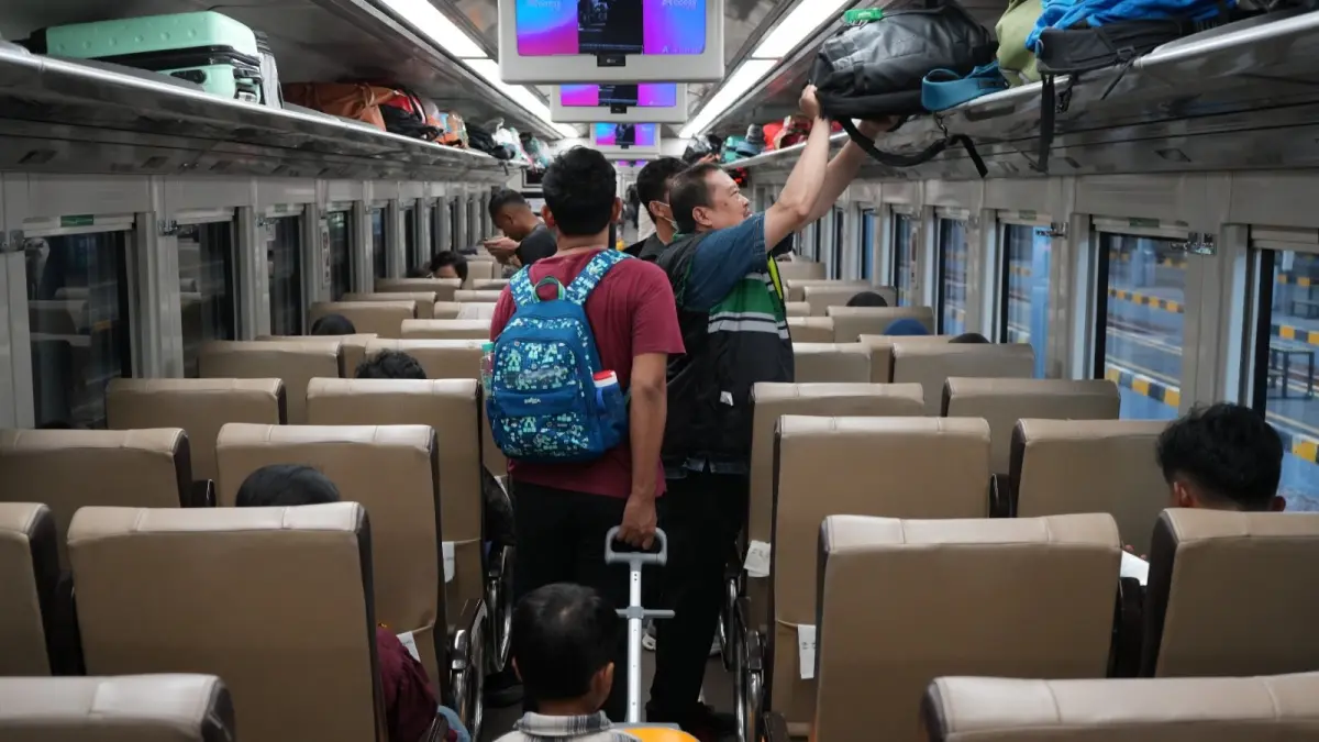 KAI Daop 8 Surabaya mencatat lonjakan mobilitas masyarakat selama libur panjang Iduladha 2026. (KAI)