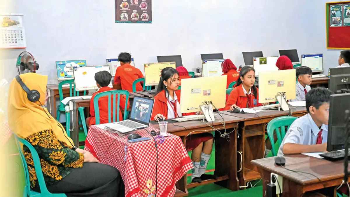 BERLATIH: Siswa SDN Kepatihan mengikuti tryout sebagai salah satu persiapan menghadapi TKA pada pertengahan April lalu. (Ramada Kusuma/Radar Banyuwangi)