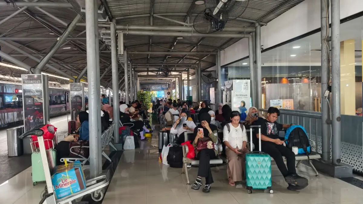 KAI Daop 8 Surabaya melayani 44.418 penumpang pada hari terakhir libur panjang Iduladha yang bertepatan dengan Hari Lahir Pancasila. (KAI)
