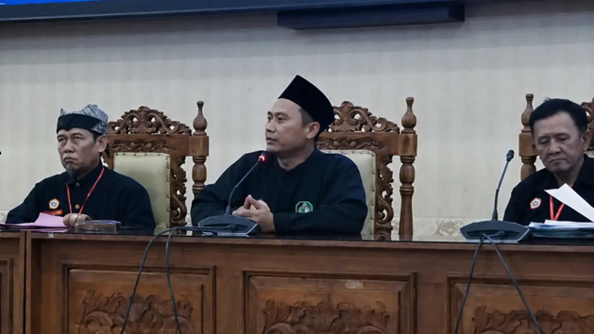 PIMPIN SILAT: Ahmad Syifa Nailul Wafar atau Gus Syifa terpilih sebagai ketua IPSI Banyuwangi periode 2026-2031 dalam Muskab yang berlangsung di kantor DPRD Banyuwangi, Senin (1/6). (Khoirullah for Radar Banyuwangi)