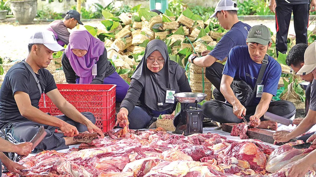 RAMAH LINGKUNGAN: Paket daging kurban siap di distribusikan dalam kemasan go green. (RSAH for Radar Banyuwangi)