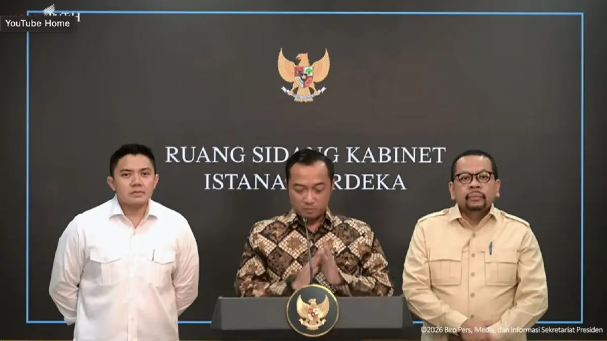 Sekretaris Kabinet Teddy Indra Wijaya serta Kepala Komunikasi Kepresidenan M. Qodari dalam konferensi pers di Kompleks Istana Kepresidenan Jakarta, Selasa (2/6/2026). (Tangkapan layar youtube Setpres RI)