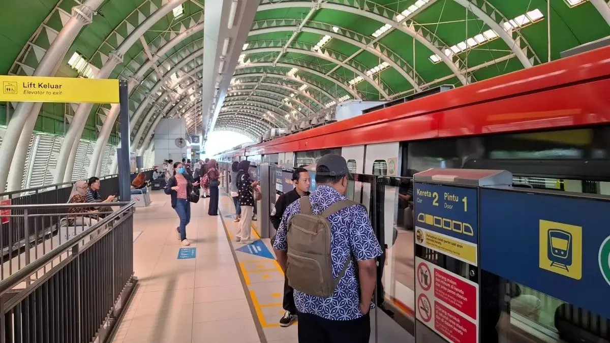 LRT Jabodebek melayani 228.293 pengguna selama libur nasional dan cuti bersama akhir Mei hingga awal Juni 2026. (Antara)
