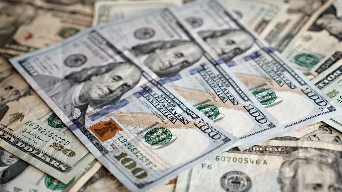 Dolar AS kembali menembus level Rp18.000 dan menekan nilai tukar rupiah. (Pexels/DΛVΞ GΛRCIΛ)