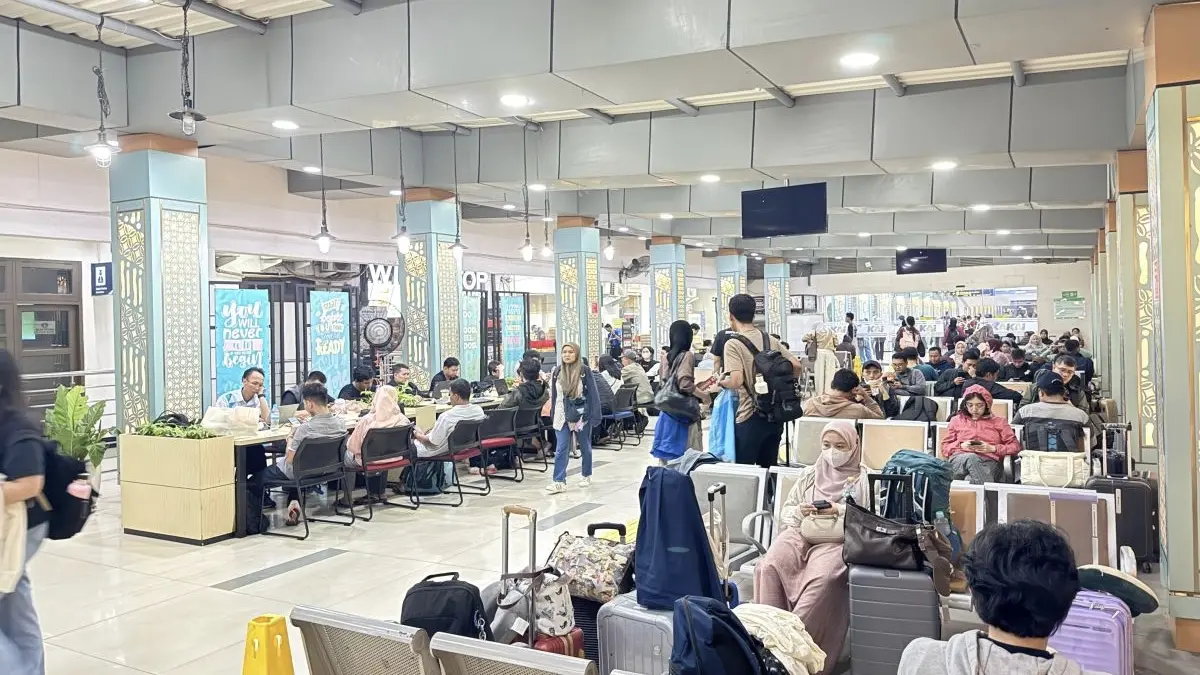 KAI memberikan diskon 30 persen untuk tiket kereta api Ekonomi Komersial. (Antara)