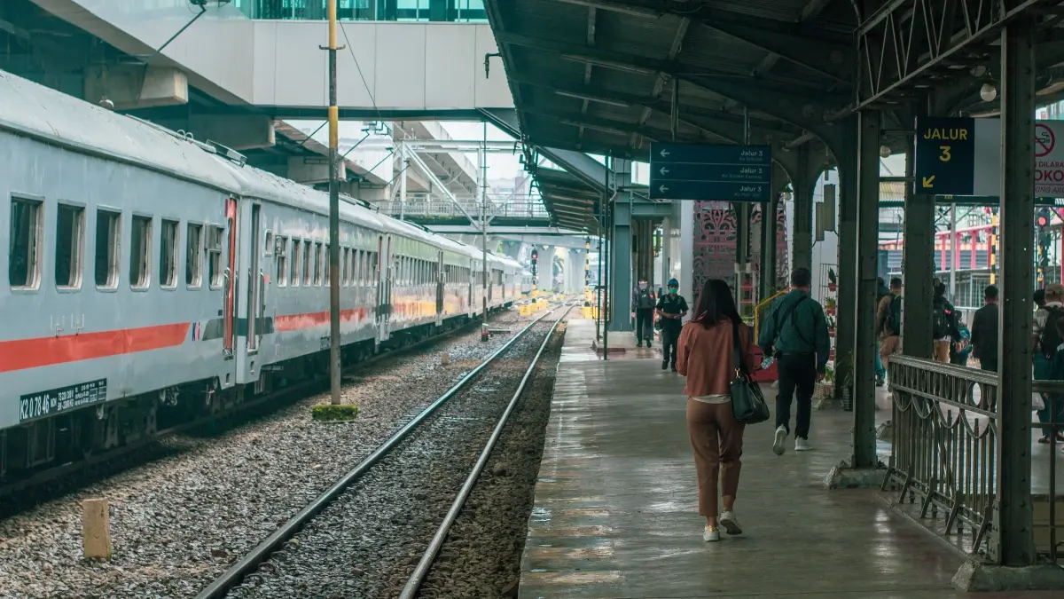 KAI menyiapkan penerapan teknologi Automatic Train Protection (ATP) pada kereta konvensional guna meningkatkan keselamatan perjalanan. (Pexels/March Martin)