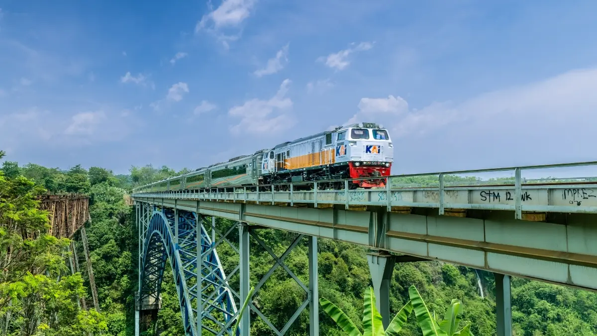 Komisi VI DPR RI mendorong penguatan sinergi KAI dan INKA untuk memperkuat industri perkeretaapian nasional. (Pexels/murod lens)