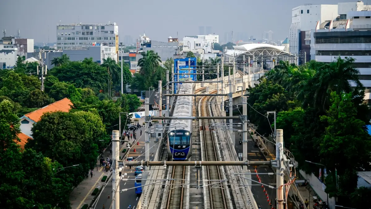 MRT Jakarta menyiapkan jalur Timur-Barat yang menghubungkan Cikarang hingga Balaraja. (Pexels/Noval Gani)