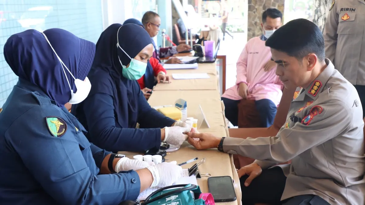 Polresta Banyuwangi menggelar bakti kesehatan dalam rangka Hari Bhayangkara ke-80 di Hotel Santika. (Istimewa)