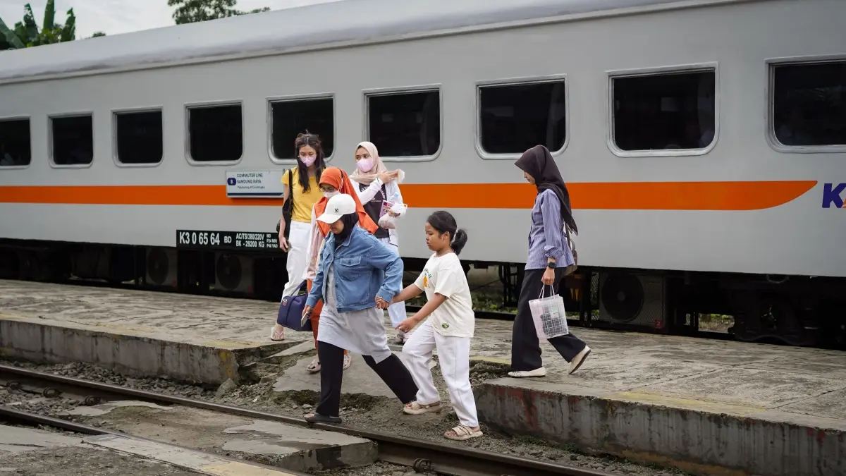 PT KAI menargetkan pendapatan Rp66 triliun pada 2030 seiring perluasan jaringan rel menjadi lebih dari 7.000 kilometer. (Pexels/Firman Marek_Brew)