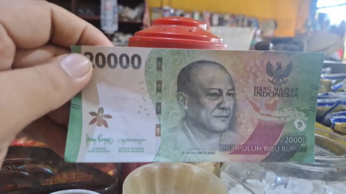 Uang palsu pecahan Rp 20 ribu ini dipakai transaksi di warung kelontong Desa Alasbuluh, Kecamatan Wongsorejo, Banyuwangi, Senin (1/6) lalu. (Dok. Polsek Wongsorejo)