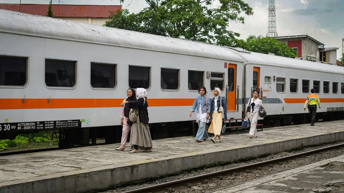 PT KAI menghadirkan diskon tiket kereta ekonomi komersial sebesar 30 persen untuk liburan sekolah. (Pexels/Firman Marek_Brew)