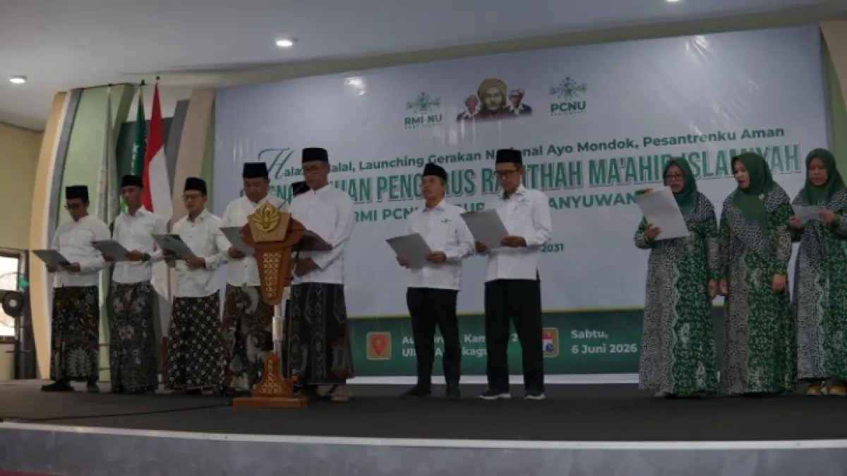 Jajaran kepengurusan RMI NU Banyuwangi yang dinakhodai KH Munib Syafaat dikukuhkan di Auditorium Kampus 2 KH Mukhtar Syafaat (UIMSYA) Blokagung, Sabtu (6/6). (Foto: Panitia Pengukuhan RMI Banyuwangi)