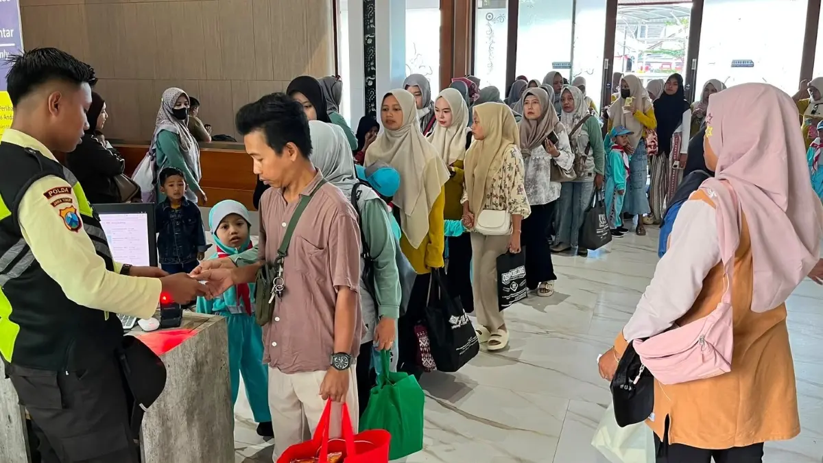 KAI Daop 9 Jember menghadirkan diskon tiket kereta ekonomi komersial sebesar 30 persen selama libur sekolah. (KAI)