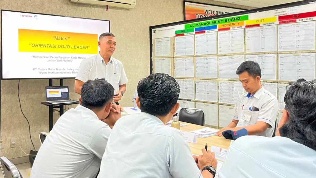 Pensiun dari Toyota, Nurohman Jadi Mahasiswa Reguler Unisma Bekasi di Usia 56 Tahun. (unismabekasi.ac.id)