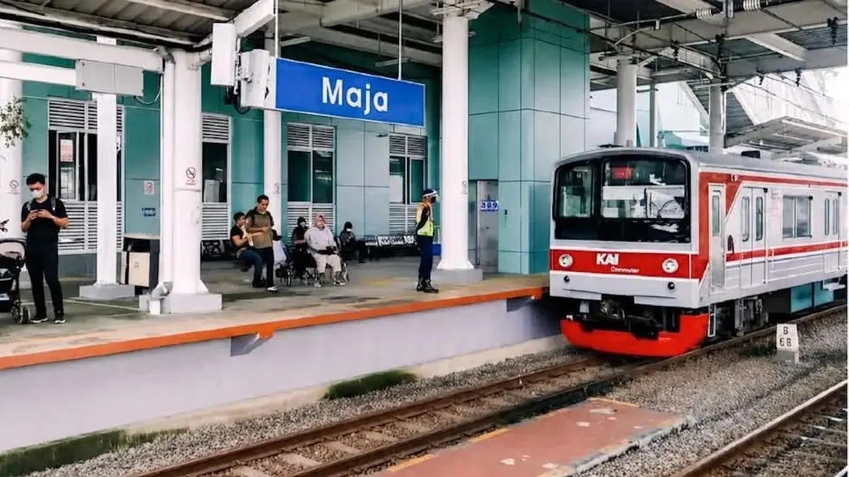 KAI bersama Kemenhub memperkuat layanan KRL Tanah Abang–Rangkasbitung melalui peningkatan daya listrik dan modernisasi persinyalan. (Antara)