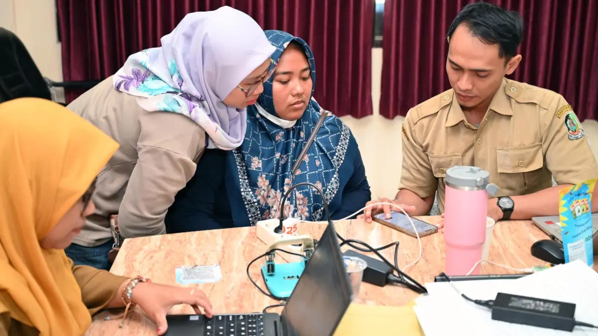 Dinas Pendidikan Banyuwangi menyiapkan ruang konsultasi bagi para pendaftar SPMB. Siswa dan orang tua yang menemui kendala pendaftaran, bisa datang ke Dispendik yang beralamat di Jalan Agus Salim. (Ramada Kusuma/Radar Banyuwangi)