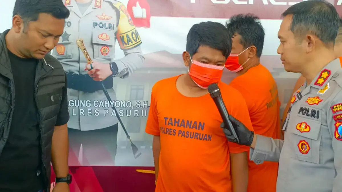 Setelah tujuh bulan masuk daftar pencarian orang (DPO), tersangka berinisial MC alias R (31) berhasil diringkus Satreskrim Polres Pasuruan di rumahnya sendiri. (Radar Bromo)