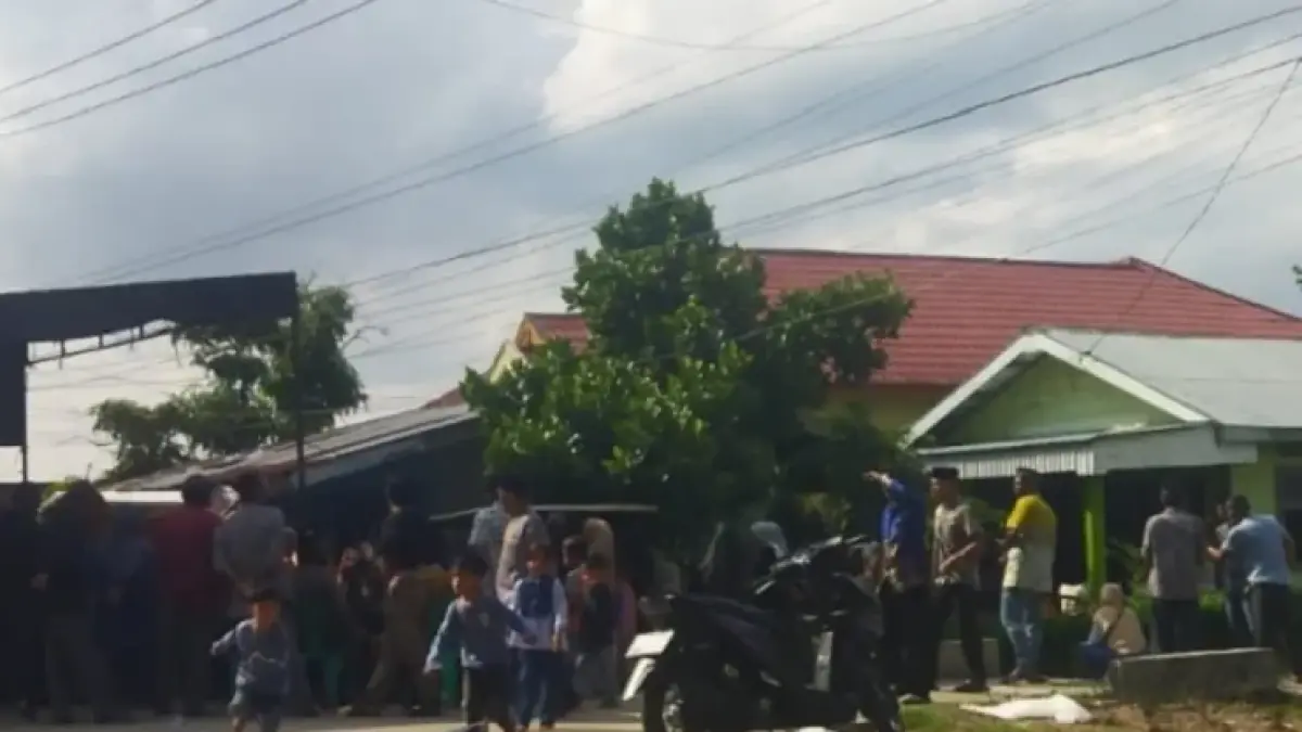 Rumah duka salah seorang korban lakalantas di Tol Pekanbaru-Dumai, di Jalan Lintas Kecamatan, Bagansiapiapi, Senin (8/6/2026). (Zulfadhli/Riaupos.co)