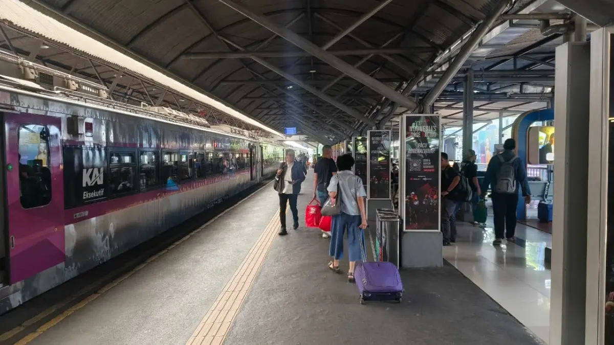 Penumpang kereta kini bisa menikmati siaran langsung Piala Dunia 2026 gratis di Stasiun Surabaya Gubeng, Pasarturi, dan Malang. (KAI)