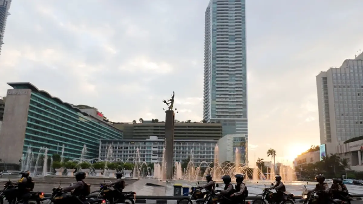 CCTV live Bundaran HI banyak diakses warga saat demo mahasiswa berlangsung. Simak titik rawan macet dan link pantauan lalu lintas Jakarta. (JawaPos.com)