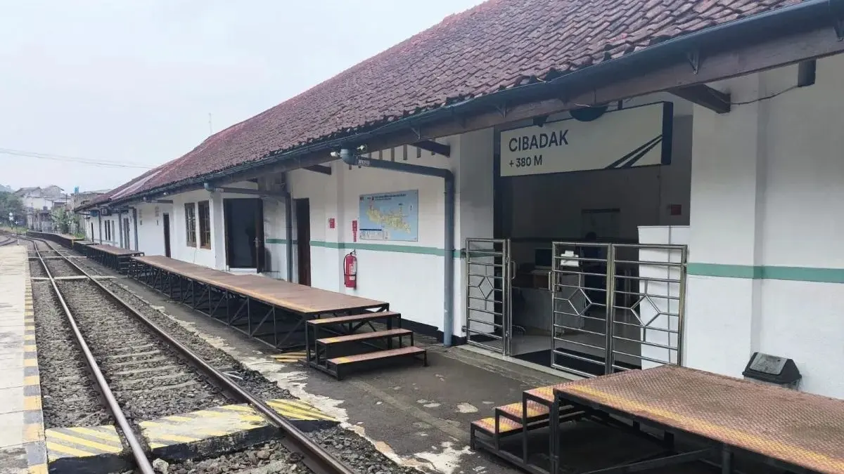 Jumlah pengguna Stasiun Cibadak mencapai 74.281 pelanggan pada Januari–Mei 2026. (Antara)