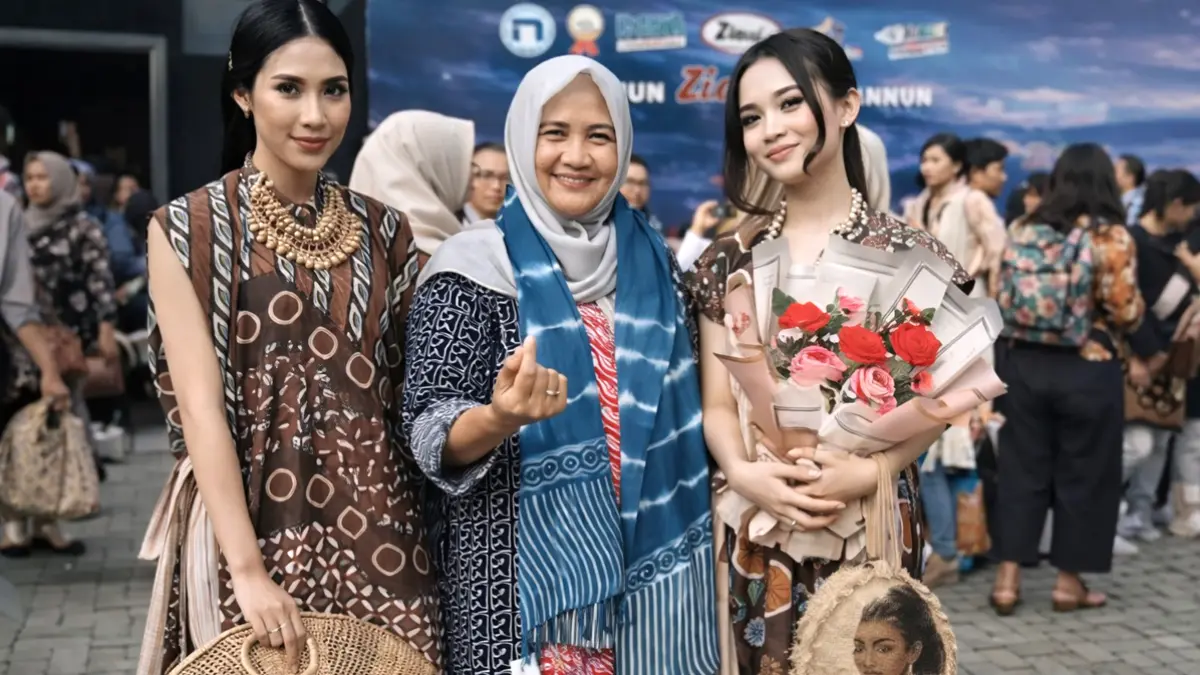 Pemilik Mlatiwangi Yuli Muhawati (tengah). (foto: BRI)