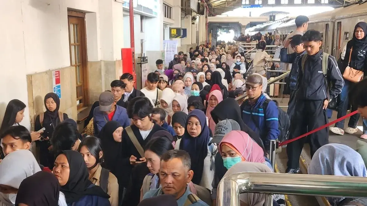 Tiket kereta api untuk libur akhir pekan dan Tahun Baru Hijriah 1448 H mulai diburu masyarakat. (Antara)