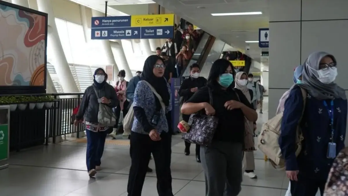 KAI menambah frekuensi perjalanan LRT Jabodebek pada jam sibuk pagi mulai 15 Juni 2026. (Antara)