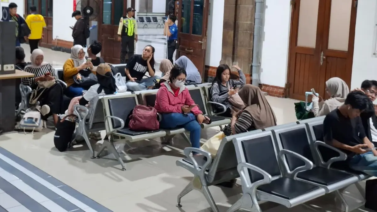 Calon penumpang kereta api di Semarang diminta berangkat lebih awal menuju Stasiun Tawang dan Poncol. (KAI)