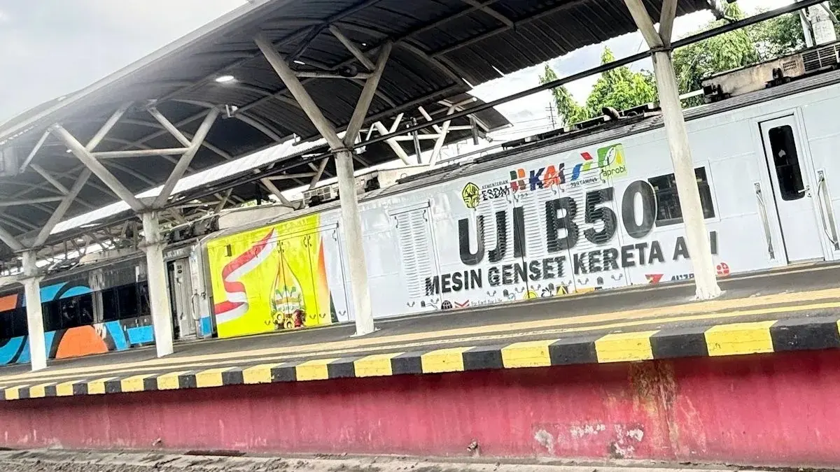 KAI terus memantau hasil uji teknis biodiesel B50 pada lokomotif dan genset kereta api. (Antara)