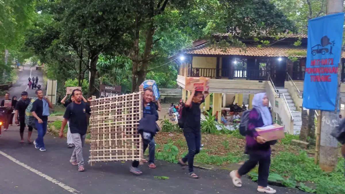 LAKU SPIRITUAL: Pengunjung dari berbagai daerah datang ke Alas Purwo dengan membawa tenda untuk melakukan kegiatan spiritual. (Dok. Radar Banyuwangi)