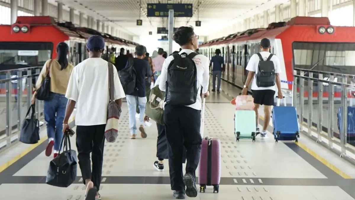 Jumlah pengguna kereta api dan LRT menuju bandara mencapai 6,2 juta orang sepanjang Januari–Mei 2026. (Antara)