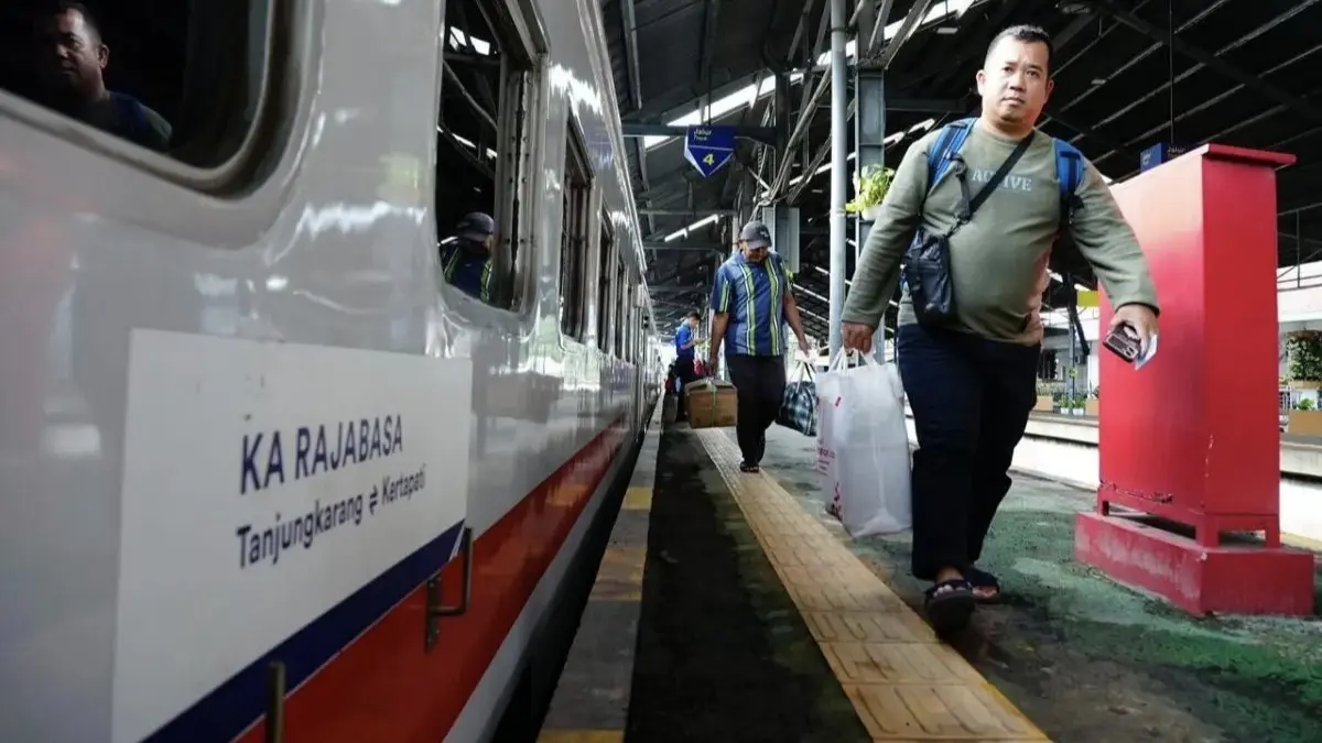 KA Rajabasa mulai menggunakan Kereta Ekonomi Premium Modifikasi pada 4 Juli 2026. (Antara)