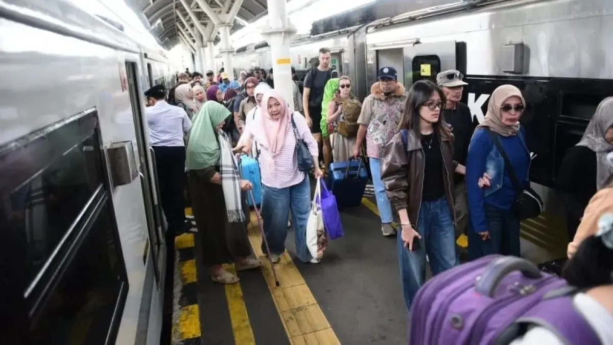 Libur Tahun Baru Islam 1448 Hijriah mendorong lonjakan penumpang kereta api di Daop 6 Yogyakarta. (Antara)