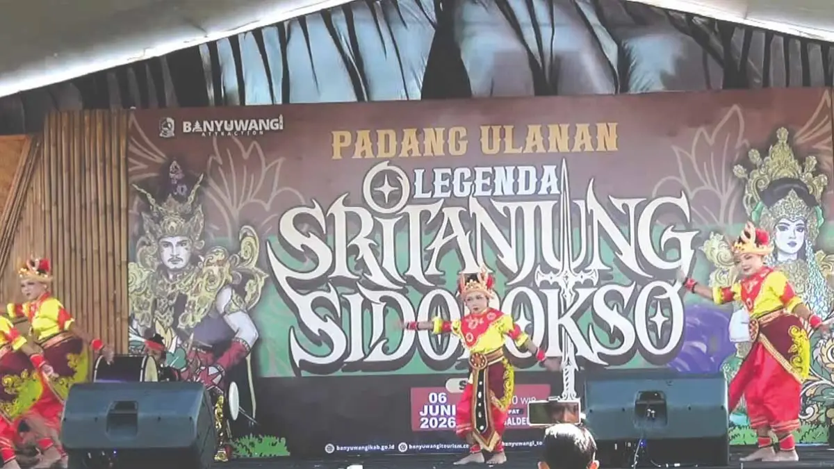 AGENDA RUTIN: Siswa tampil percaya diri dalam Festival Padang Ulanan di Kecamatan Tegaldlimo pada 6 Juni lalu. (Foto: Dinas Pendidikan Banyuwangi)