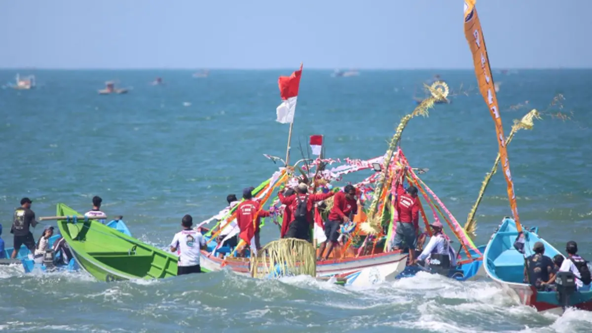 Petik Laut Banyuwangi 2026, tradisi sejak 1927 yang menyatukan nelayan Lampon. (banyuwangitourism.com)