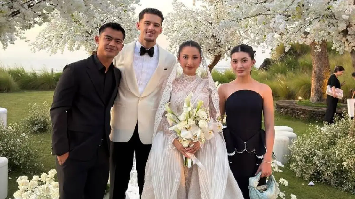 RAMAI DIBAHAS : Kehadiran Pratama Arhan bersama Inka dan Azizah Salsha yang datang sendiri di resepsi pernikahan Jennifer Coppen dan Justin Hubner.(Instagram:@inkathh)