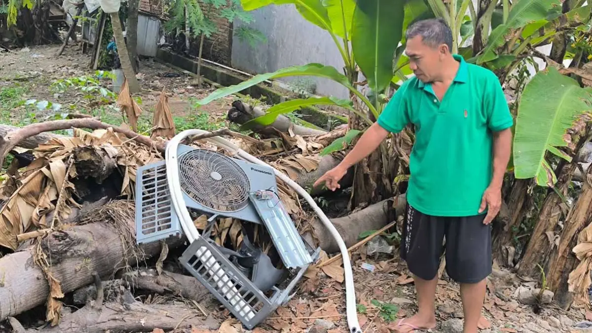 Rumah blower AC milik Brindo International School Tukangkayu ditinggal begitu oleh pelaku setelah dinamo dan selang berbahan kuningan diembat pencuri. (Yasin for Radar Banyuwangi)