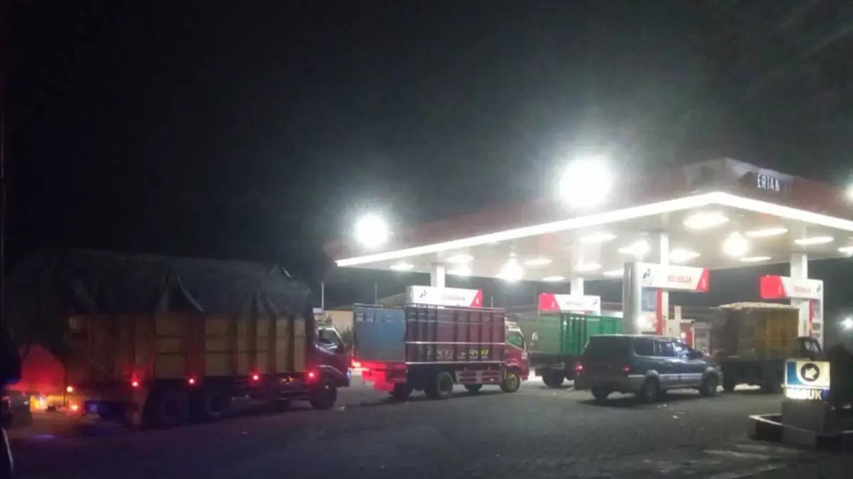 Pertamina tegas! SPBU Kalibaru tak lagi dapat alokasi biosolar subsidi. Sopir truk beralih ke Glenmore dan antrean mengular. (Foto: Pertamina)