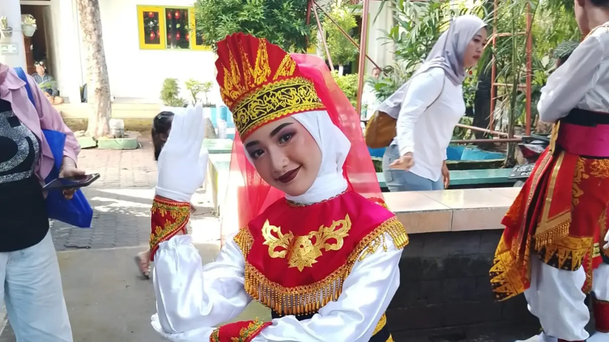 REPRESENTASI SEKOLAH: Andhara Kirana Mahestri wakili SDN 1 Sembulung dalam festival Kuntulan Ewon. (Dok. SDN 1 Sembulung)