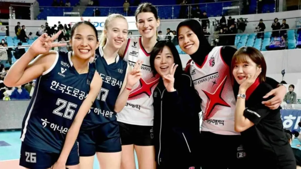 Megawati Hangestri bersama pemain asing V-League 2023/2024. (Instagram @soyeon0506)
