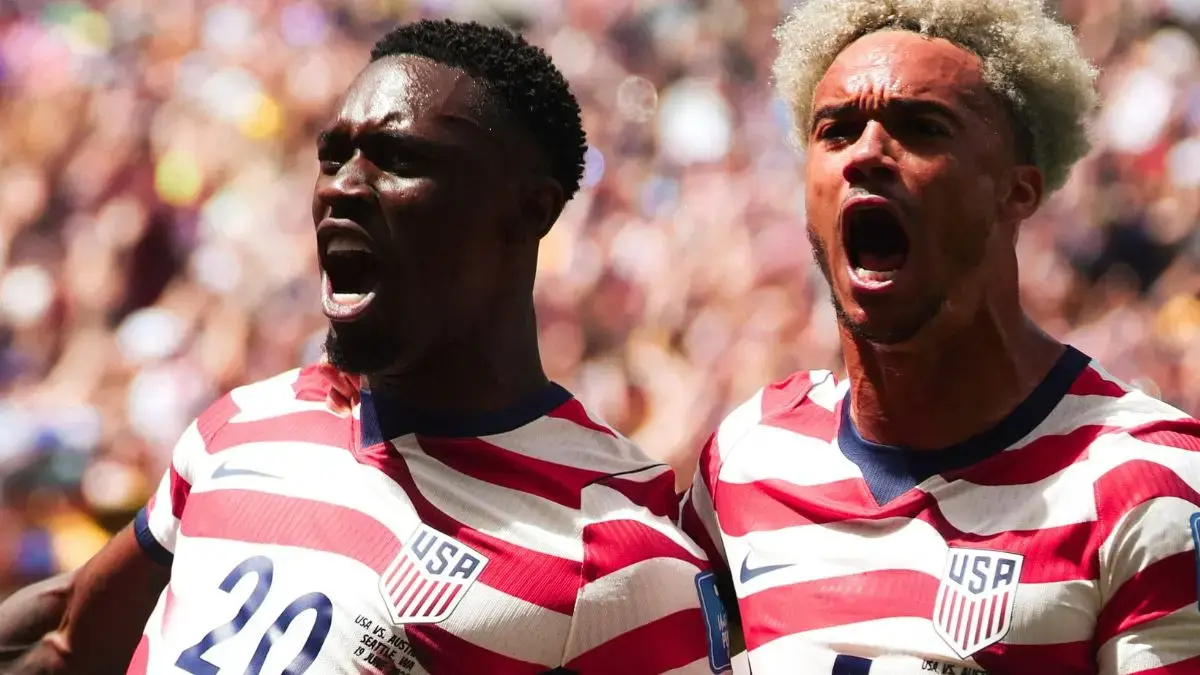 Pemain Amerika Serikat merayakan kemenangan 2-0 atas Australia yang memastikan langkah mereka ke babak 32 besar Piala Dunia 2026. (USMNT)