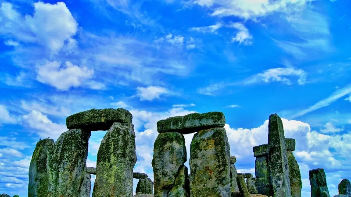 BATU RAKSASA : Penelitian terbaru mengungkap Altar Stone di Stonehenge ternyata diangkut manusia purba.(Foto:Pixabay)